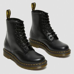 Doc Martens 1460 Women’s Smooth Leather Lace Up Boots Size 8
